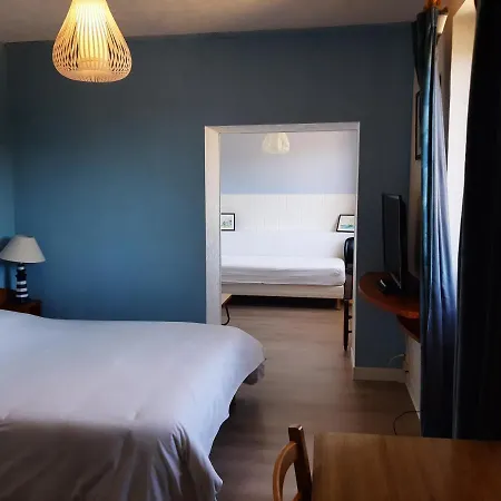 Des Pins Sarl Hotel 2*