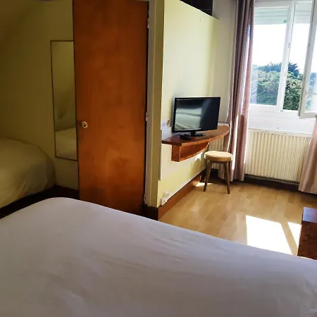 Hotel Des Pins Sarl 2*