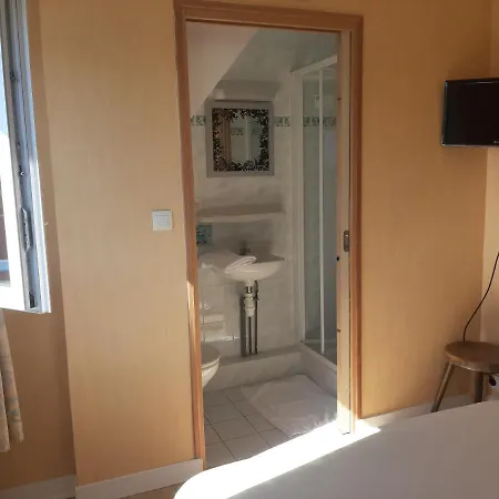 Hotel Des Pins Sarl 2*
