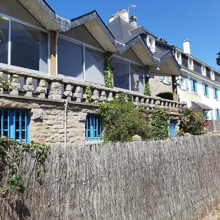 Des Pins Sarl Hotel 2*