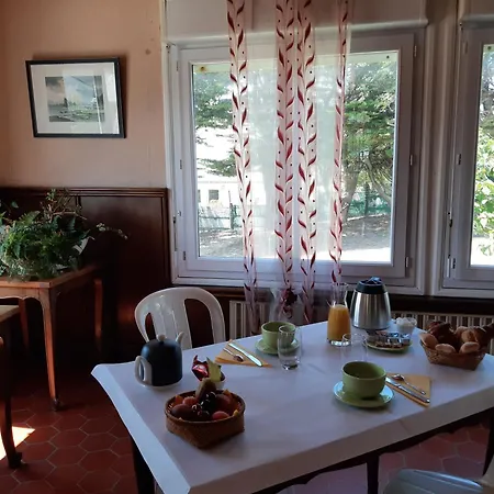 Hotel Des Pins Sarl 2*